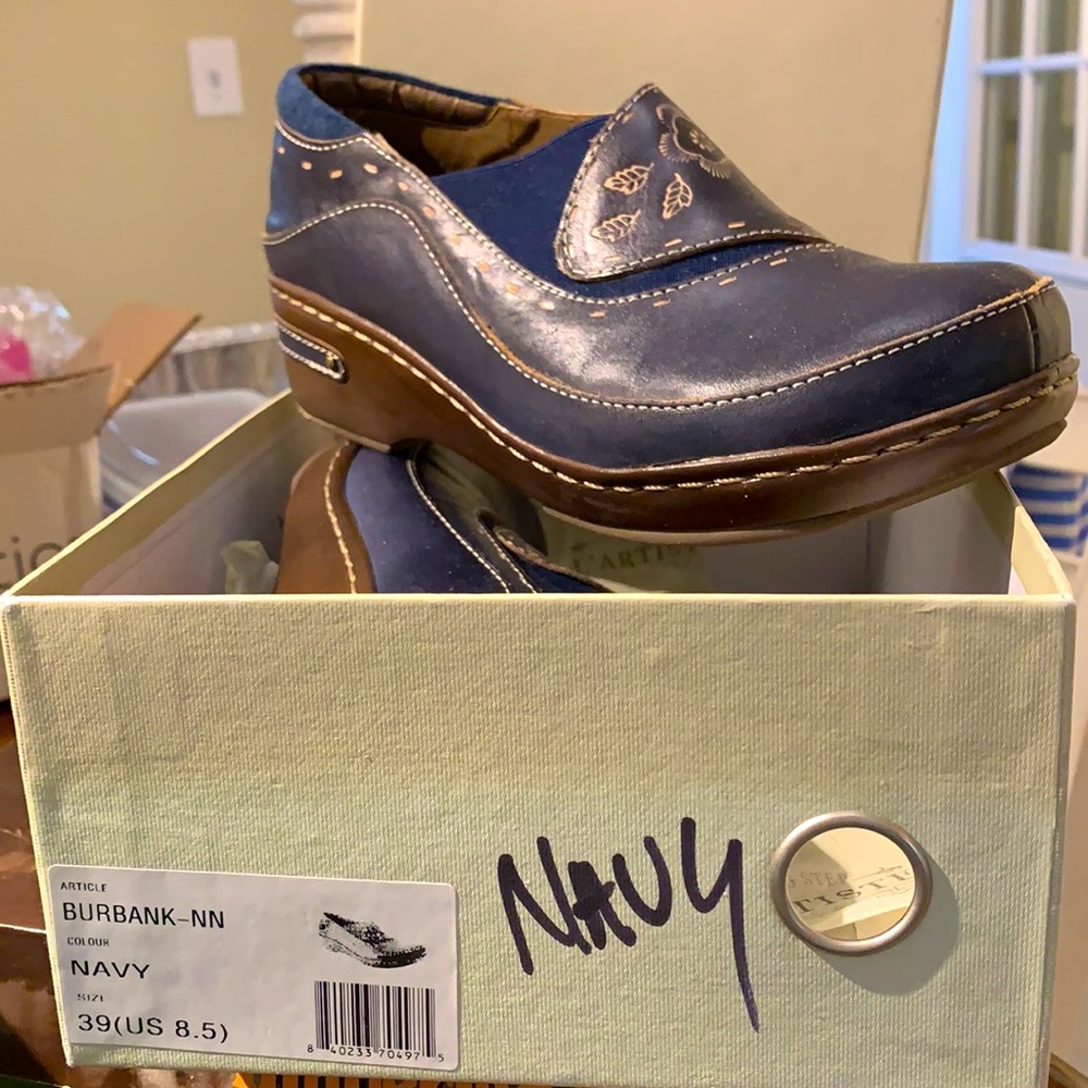 Navy blue spring steps